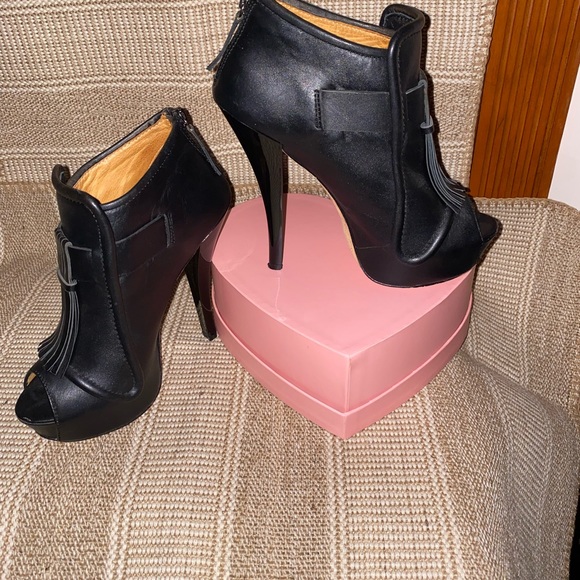 Size 8, L.A.M.B. Black Leather Peep-toe Booties. - Picture 4 of 8